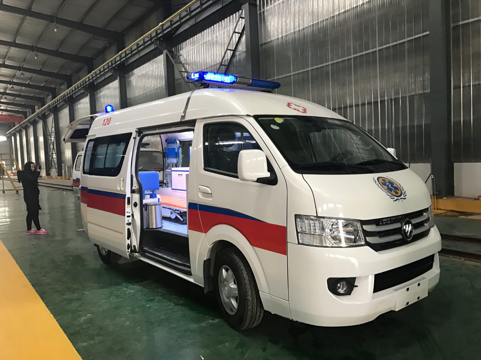 洛扎县救护车转院