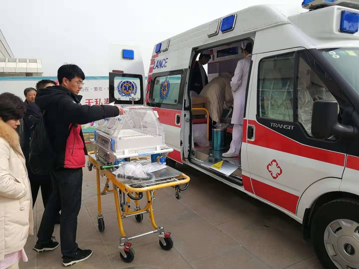 洛扎县救护车转院